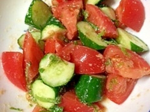 トマトとキュウリの 大葉レモンゴマ和え